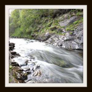 Lumière sur la rivière en Norvège